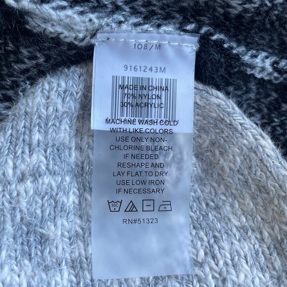 Vince Camuto Black and Gray V-Neck Sweater (Fits like a L) - Picture 12 of 13